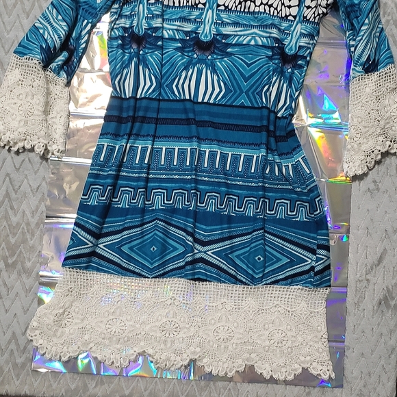 NYC Abstract Lace Bell Sleeve Dress - Picture 3 of 7